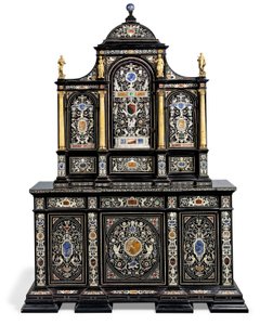 Un mobile italiano con montature in ormolu, avorio e pietre dure da Italian School