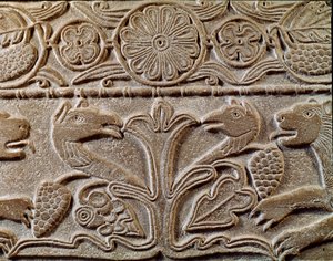 Archeologia del Medioevo. Arte barbarica della Lombardia: pluteo della Principessa Teodote, amante del Re Cuniperto detto il Pio. Dettaglio della lastra con grifoni, circa 720. Arte longobarda, marmo. Pavia da Italian School