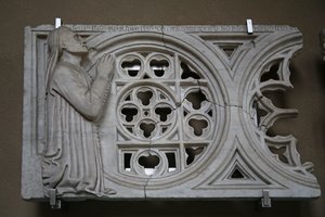 Rosone scolpito con il donatore Francesco dé Felici