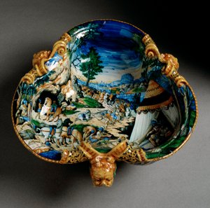 Coppa in ceramica a forma di trifoglio decorata con la rappresentazione di Annibale durante l