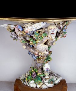 Console in porcellana morbida della manifattura di Capodimonte da Italian School