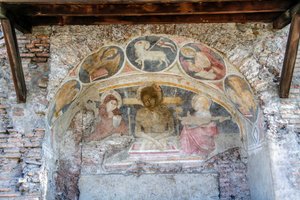 Deposizione di Cristo tra la Vergine Maria, San Giovanni, con simboli degli Evangelisti e Agnus Dei sull