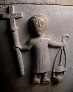 Figura di processione liturgica, dettaglio da fonte battesimale decorata in rilievo, calcare bianco, Chiesa di San Geminiano, Vicofertile, Emilia-Romagna, Italia da Italian School