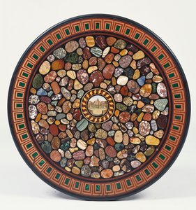Tavolo circolare in marmo italiano con al centro un micromosaico di Piazza San Pietro, Roma da Italian School