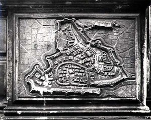 Mappa in Rilievo dalla Facciata della Chiesa che mostra la Città Fortezza di Modon durante la Guerra di Candia 1645-69 tra i Veneziani e i Turchi, commissionata dalla Famiglia Barbaro da Italian School