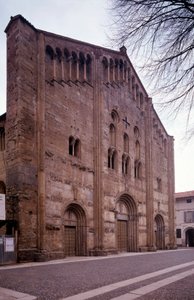 Vista della facciata della chiesa di San Michele Maggiore da Italian School