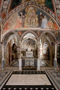 Vista del presbiterio della Chiesa Superiore con l