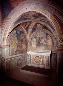 Veduta del presbiterio della chiesa superiore con l