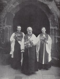 Distribuzione del denaro di Maundy, il Lord High Almoner e il clero
