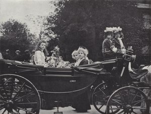Festival del giorno di maggio di Knutsford, la regina e gli accompagnatori da J. Benjamin Stone
