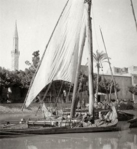 Sul canale Mahmoudiyah, Alessandria, Egitto, XX secolo da J. Dearden Holmes