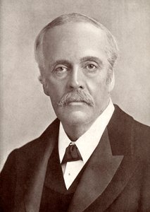 Arthur James Balfour, 1° Conte di Balfour, statista britannico e Primo Ministro, 1912 da J Russell and Sons
