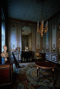 La Camera Interna della Regina decorata con pannelli bianchi e dorati di Jacques Verberckt