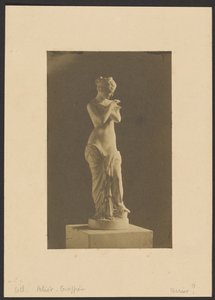 [Statua di donna]