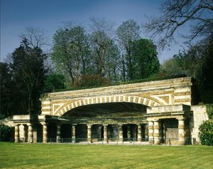 Francia, Chatou (Yvelines): La Nymphee di Soufflot costruita per ospitare una sorgente. Architettura di Soufflot (l