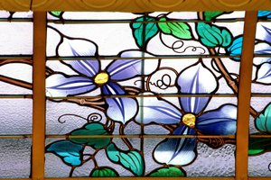 Nancy (dipartimento 54), Art Nouveau, “La vetrata alle Clematidi” (1901) - dettaglio, Vetrata di Jacques Gruber (1870-1936), al Crédit Lyonnais, rue St Georges da Jacques Gruber