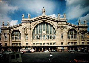 Veduta della facciata della Gare du Nord, costruita nel 1861-63 da Jacques Ignace Hittorff
