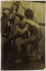 Studio di un modello maschile nudo, lottando con un manichino, nell
