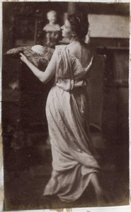 Studio di un modello femminile in drappeggio, visto di schiena, nello studio di Jacques de Lalaing da Jacques Lalaing (attributed to)