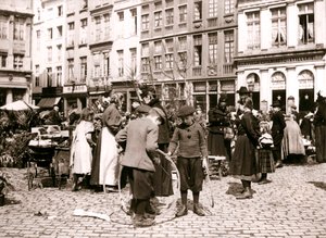 Ragazzi con cerchi al mercato, Rotterdam, 1898 da James Batkin