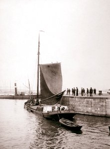 Barca sul canale, isola di Marken, Paesi Bassi da James Batkin