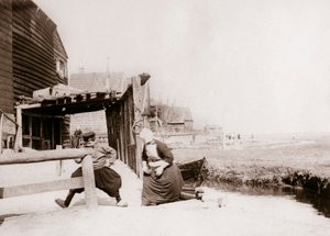 Bambini che giocano, Isola di Marken, Paesi Bassi da James Batkin