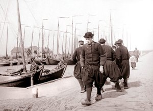 Uomini in abiti tradizionali, isola di Marken, Paesi Bassi