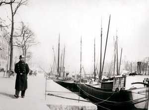 Poliziotto vicino a un canale, Rotterdam, 1898