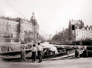 Due ragazzi vicino a un canale, Rotterdam, 1898