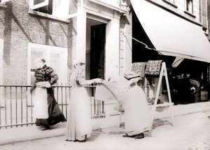 Donne, Rotterdam, Paesi Bassi, 1898 da James Batkin