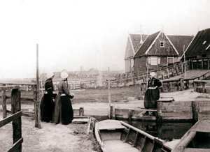 Donne in abiti tradizionali, Isola di Marken, Paesi Bassi