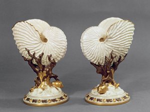 Coppia di vasi di Worcester a forma di conchiglie di Nautilus, 1880