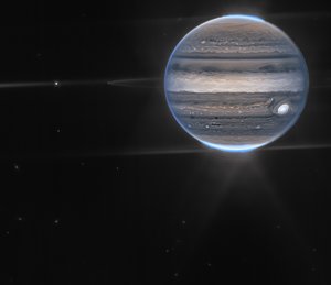 Immagini di Giove di Webb mostrano Aurore, Foschie