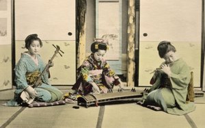 Geisha che suonano strumenti musicali tradizionali, Giappone, 1880