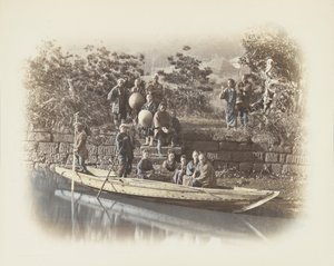 Una barca sulla riva del fiume, Giappone da Japanese Photographer