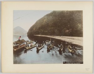Pesca al cormorano sul fiume Nagara, Prefettura di Gifu, Giappone (foto b/n colorata a mano)