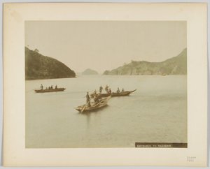 Ingresso a Nagasaki, Giappone (foto in bianco e nero colorata a mano)
