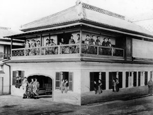 Casa delle geishe, c.1860 da Japanese Photographer