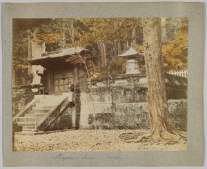 Tomba di Ieyasu, Nikko, Giappone (foto b/n colorata a mano) da Japanese Photographer