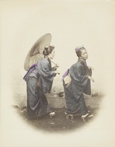 Donne giapponesi in abiti tradizionali (foto b/n colorata a mano)