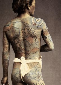 Uomo con tatuaggio tradizionale giapponese Irezumi, c.1880