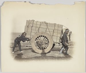 Uomini che trainano un carro