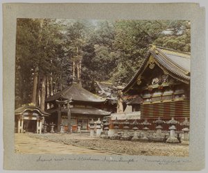 Pozzo sacro e magazzini, Tōshō-gū, Nikko, Giappone da Japanese Photographer