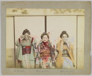 Non vedere il male, non sentire il male, non parlare del male da Japanese Photographer