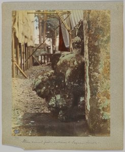 Palo scolpito in pietra all