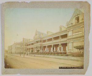 Il Grand Hotel a Yokohama, Giappone (foto b/n colorata a mano) da Japanese Photographer