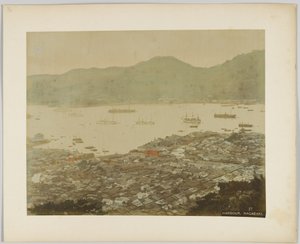 Il porto di Nagasaki, Giappone (foto b/n colorata a mano) da Japanese Photographer