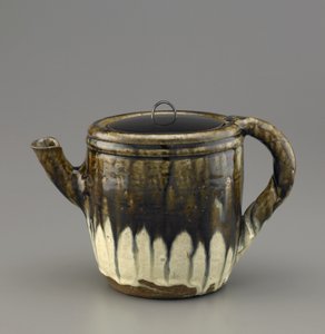 Brocca con coperchio laccato, provincia di Hizen, periodo Momoyama, inizio XVII secolo