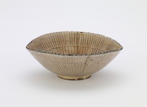 Ciotola da portata individuale Kyoto a forma di cappello di giunco, con marchio "Kiyomizu", fine XVII secolo da Japanese School