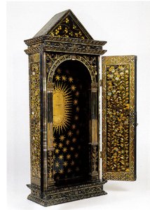 Santuario portatile cristiano Namban, progettato per contenere una statuetta religiosa, periodo Momoyama da Japanese School